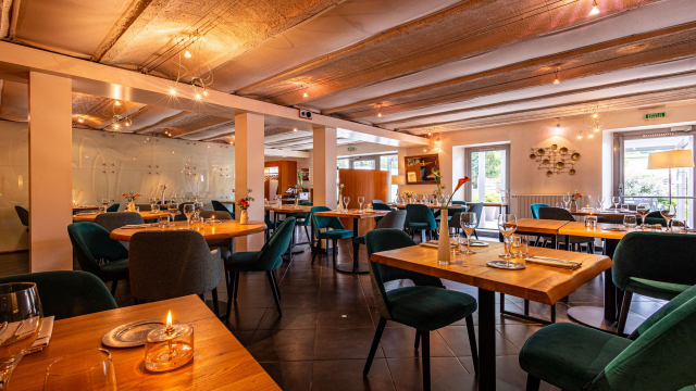 Salle du restaurant Au fil des Saisons · Restaurant semi-gastronomique à Etupes